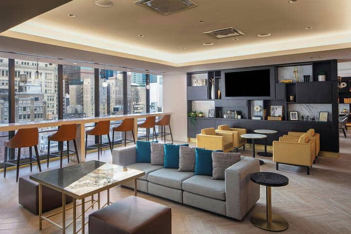 Lounge 68 of 117